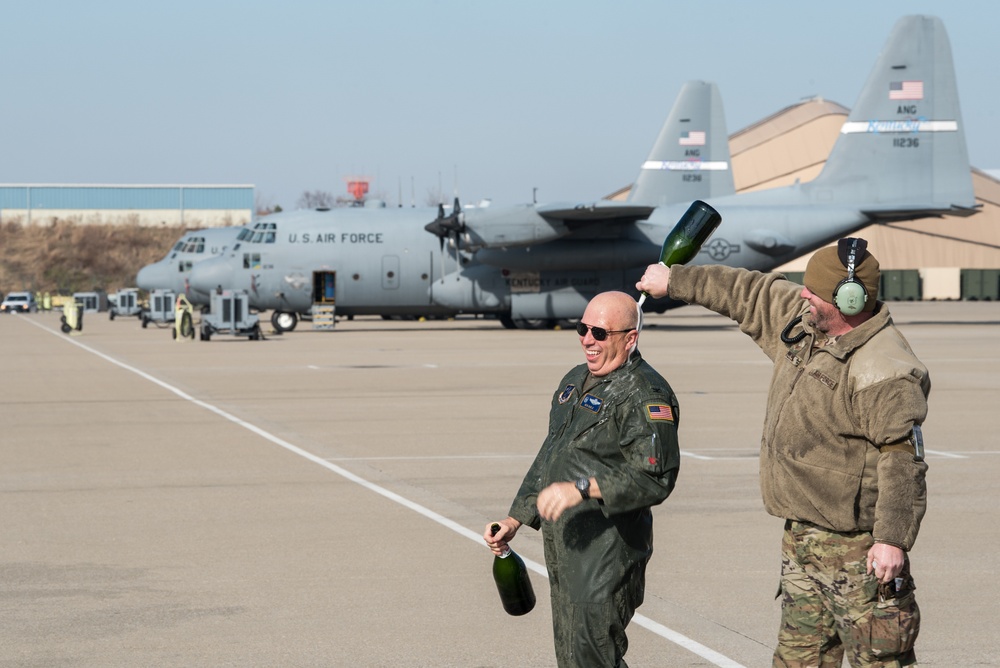 Col. Ken Dale completes his final flight at Ky. Air Guard