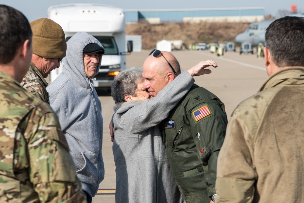 Col. Ken Dale completes his final flight at Ky. Air Guard