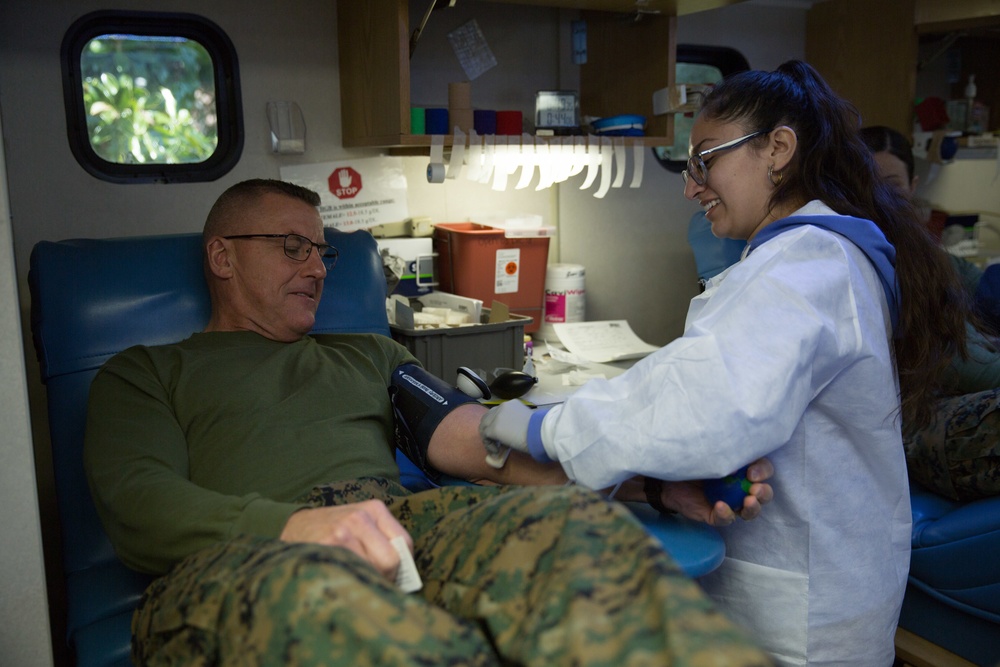 Commanding General kicks off giving season with blood donation