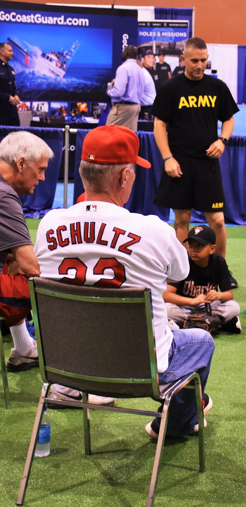 Former MLB pitcher Charles Schultz shares words of wisdom with Phoenix recruiters