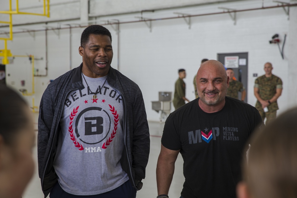Bellator-USO Visit MCBH