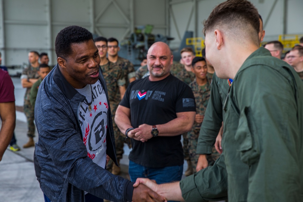 Bellator-USO Visit MCBH