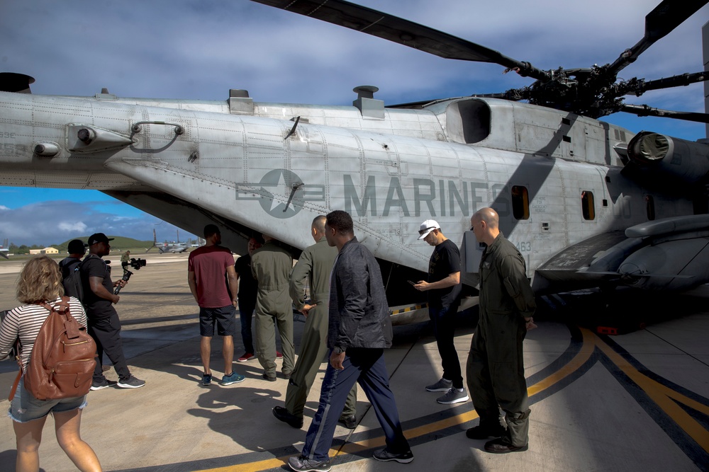 Bellator-USO Visit MCBH