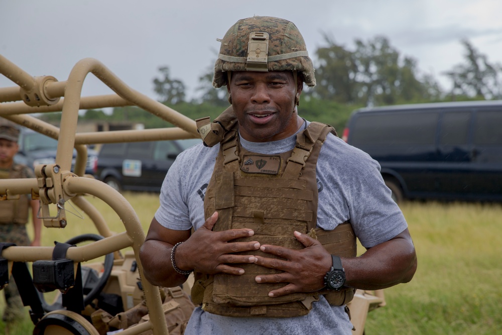 Bellator-USO Visit MCBH