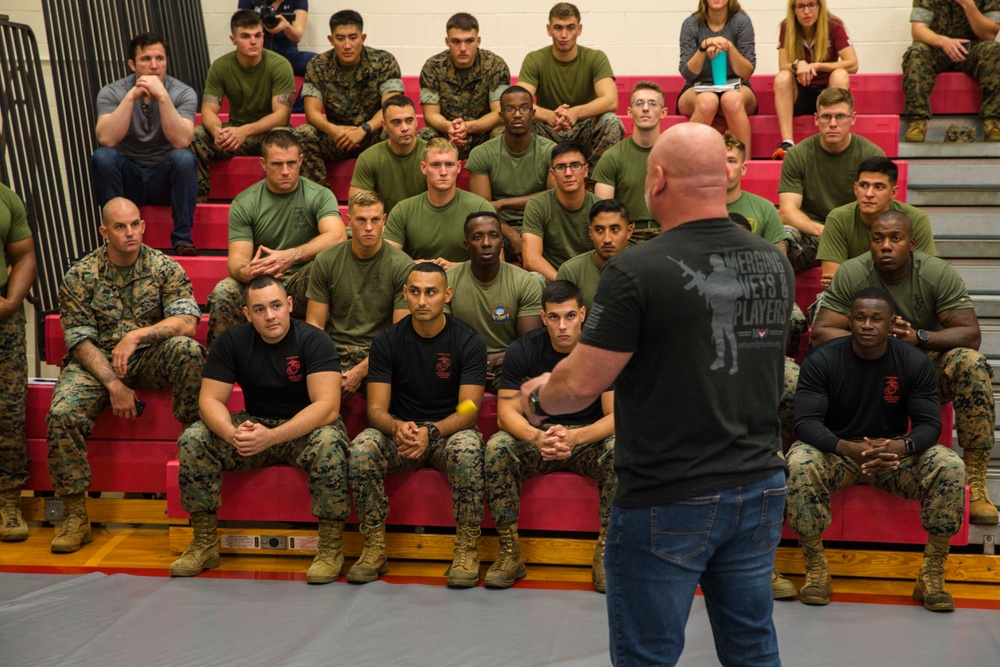 Bellator-USO Visit MCBH
