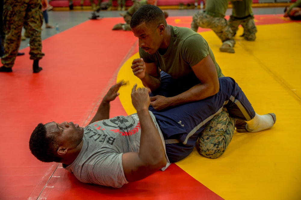 Bellator-USO Visit MCBH