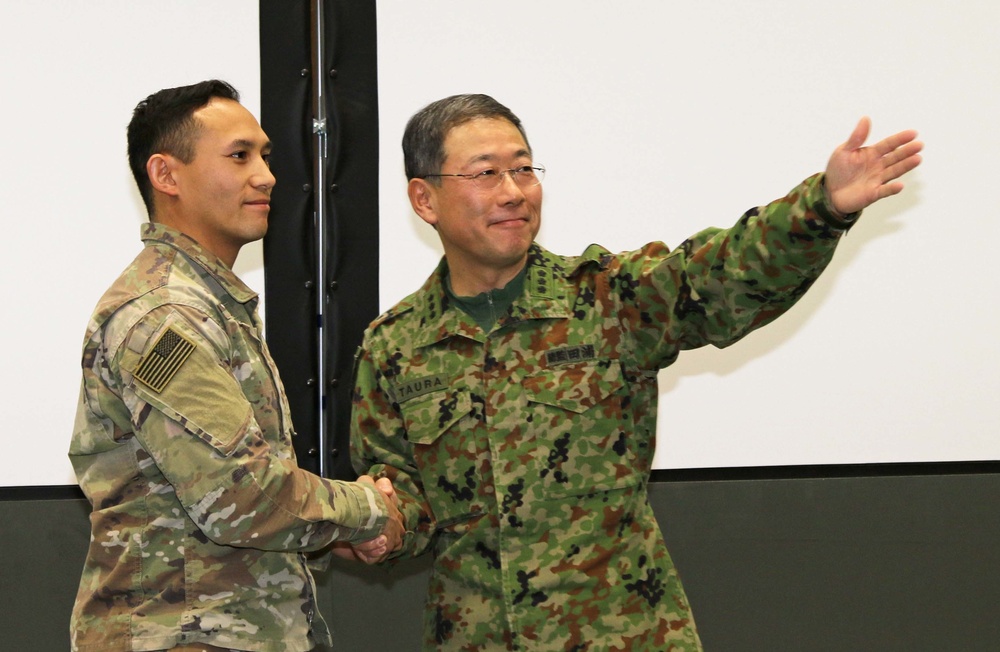 Commanding Generals recognize outstanding Soldiers at Yama Salura 75