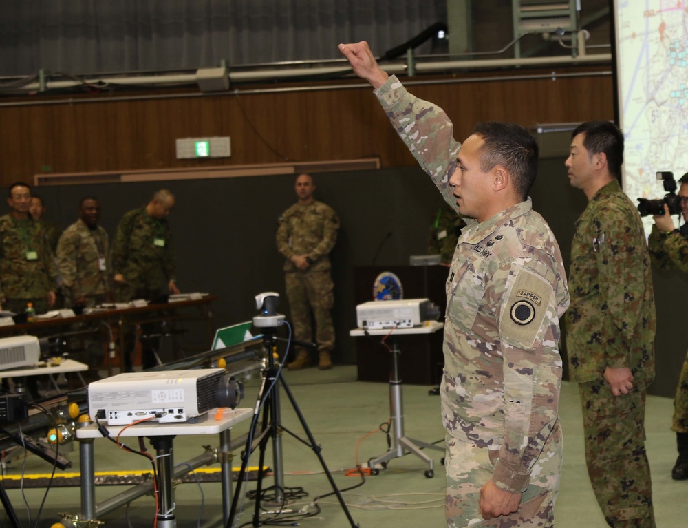 Commanding Generals recognize outstanding Soldiers at Yama Salura 75