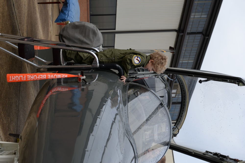 5-year-old experiences pilot for a day at Columbus AFB