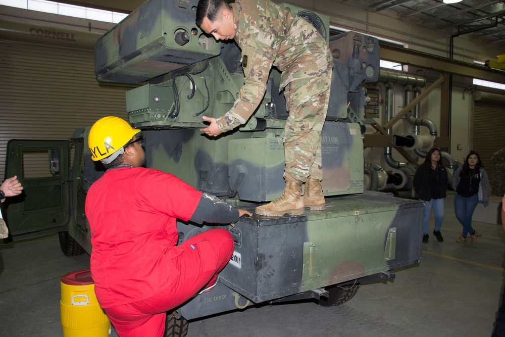 US Army Recruiters Train High School Students