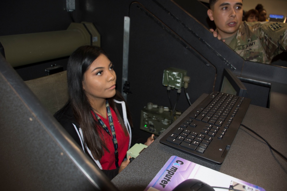 US Army Recruiters Train High School Students