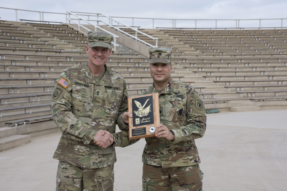 US Army Recruiters Train High School Students