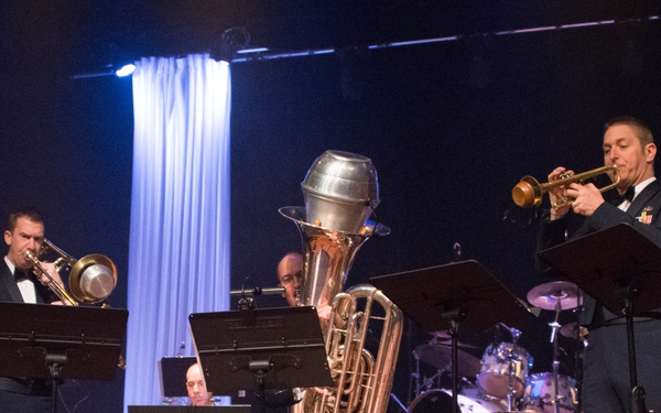 Heartland of America Band performs holiday concert