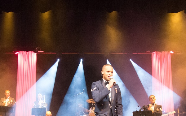 Heartland of America Band performs holiday concert