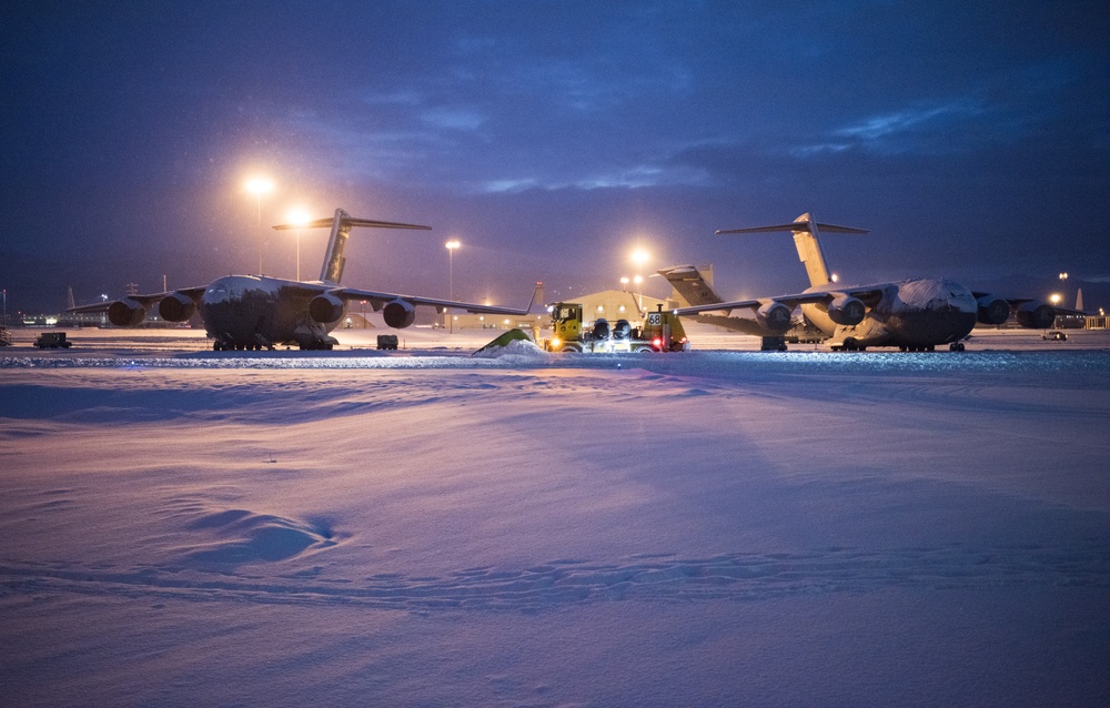 Alaska snow cloaks JBER