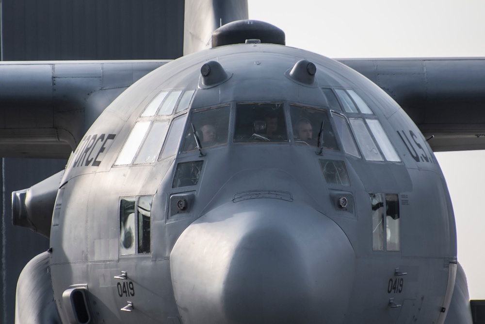 Lt. Col. Robert &quot;Zippy&quot; Dunlap has Final Flight with 179th Airlift Wing