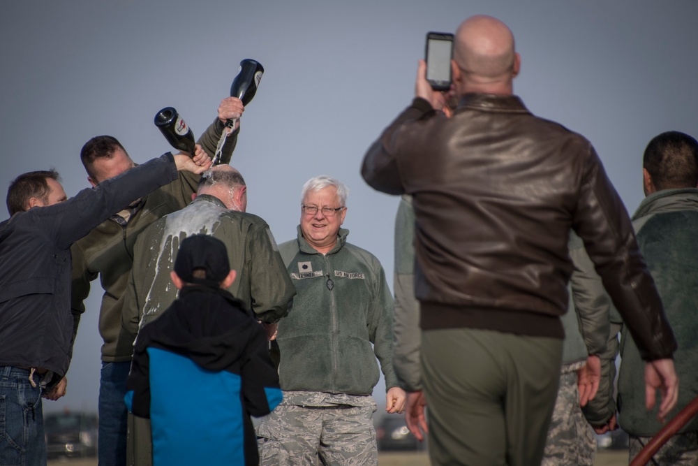 Lt. Col. Robert &quot;Zippy&quot; Dunlap has Final Flight with 179th Airlift Wing