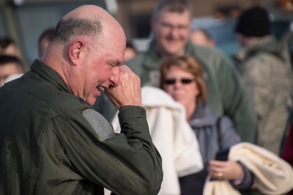 Lt. Col. Robert &quot;Zippy&quot; Dunlap has Final Flight with 179th Airlift Wing