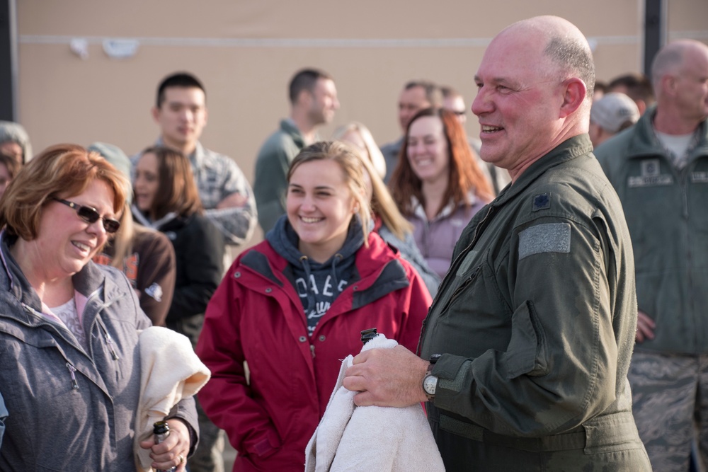 Lt. Col. Robert &quot;Zippy&quot; Dunlap has Final Flight with 179th Airlift Wing