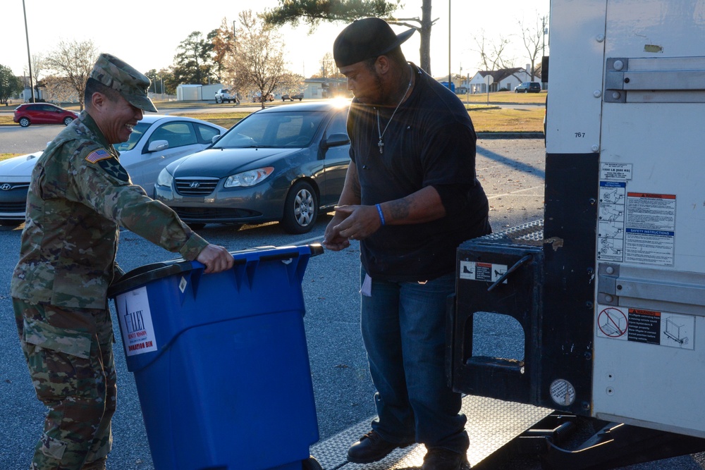 199th Infantry Brigade donates toys to Valley Rescue Mission