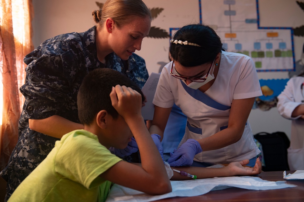 Sailors Train Honduran Doctors, Nurses for a Young Patient’s Successful Recovery