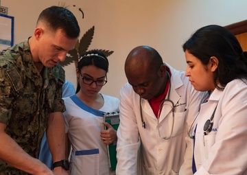 Sailors Train Honduran Doctors, Nurses for a Young Patient’s Successful Recovery