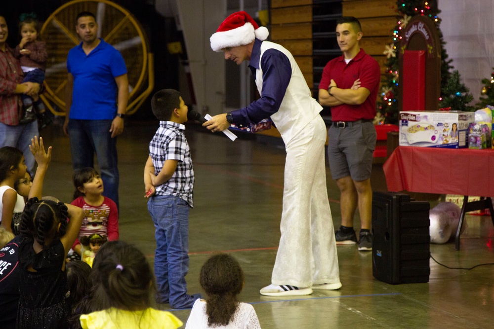 MCIPAC Headquarters and Support Battalion hosts annual Christmas party