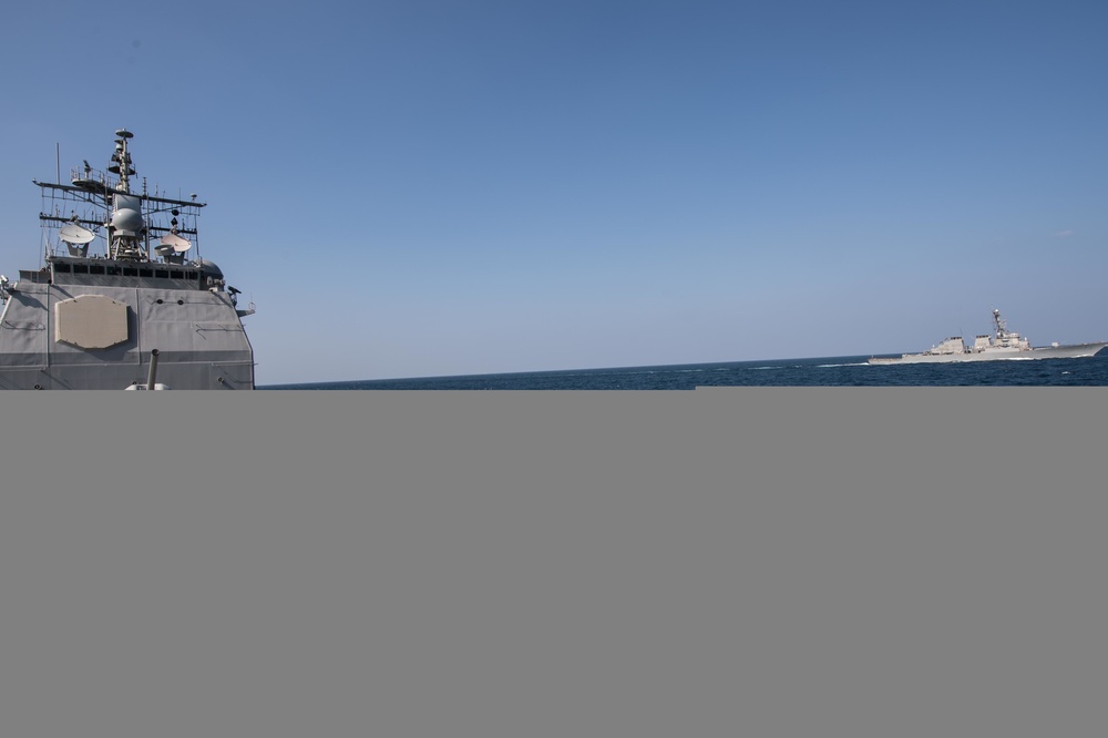 The guided-missile cruiser USS Mobile Bay (CG 53)