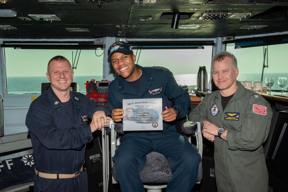 U.S. Sailor receives Sailor of the Day award