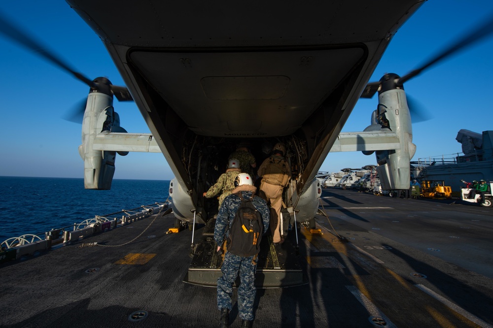 The aircraft carrier USS John C. Stennis (CVN 74) and the amphibious assault ship USS Essex (LHD 2) conduct a cross deck evolution