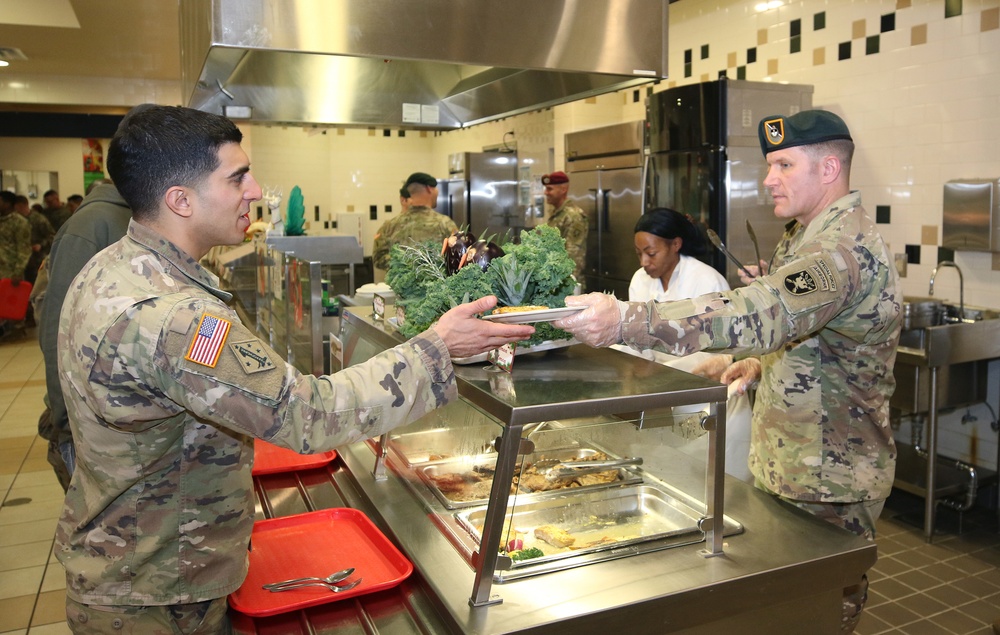 Special Warfare Center Serves Holiday Lunch