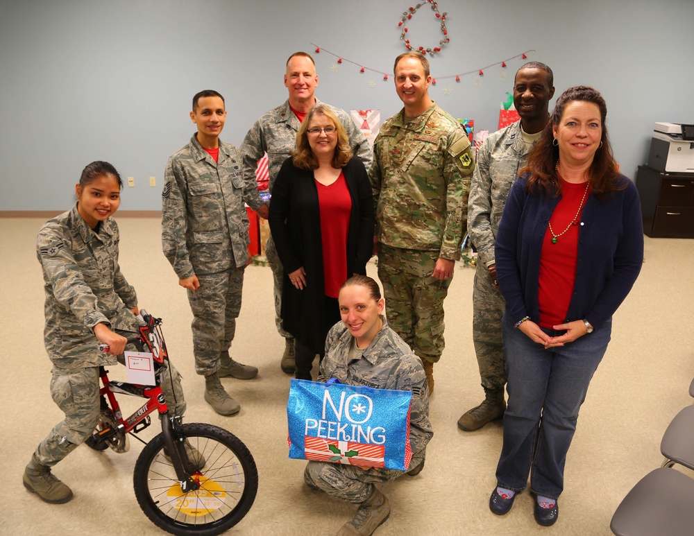RPA community extends holiday spirit to Indian Springs