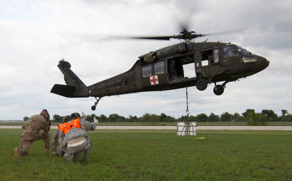 'Port Dawgs' team with 'Alamo Dustoff' for nighttime helicopter missions