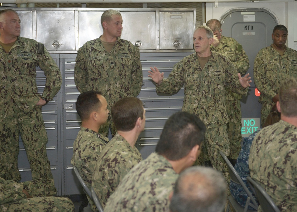 7th Fleet Commander Visits Frank Cable