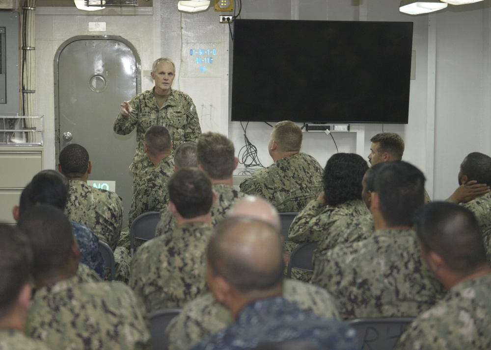 7th Fleet Commander Visits Frank Cable