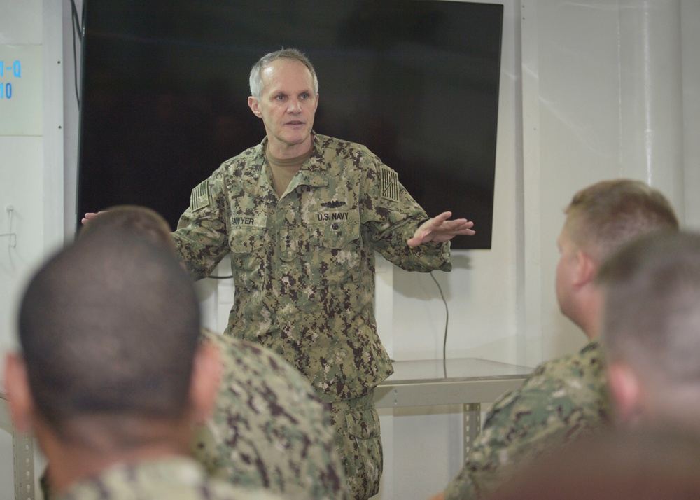 7th Fleet Commander Visits Frank Cable