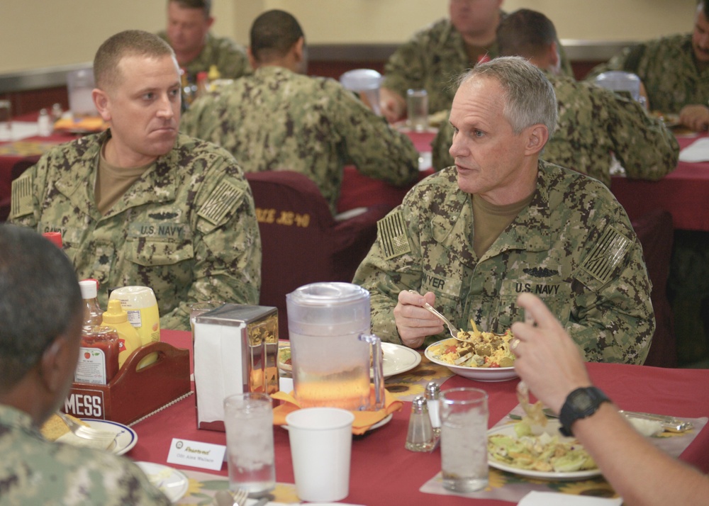 7th Fleet Commander Visits Frank Cable