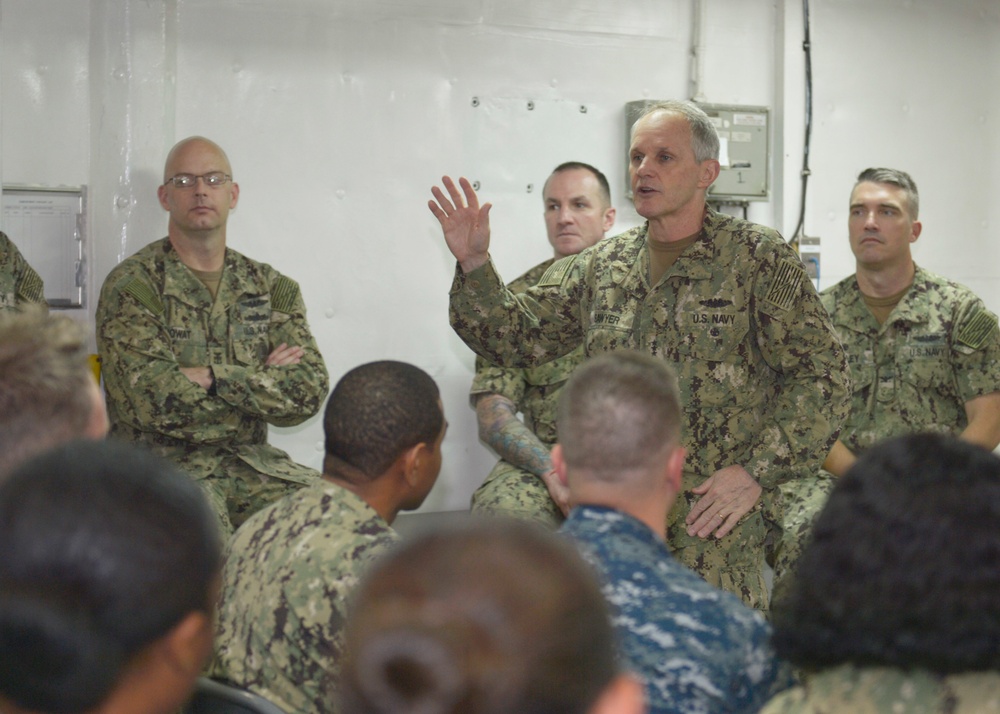 7th Fleet Commander Visits Frank Cable