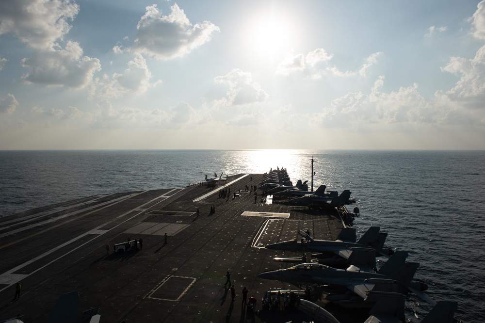 The aircraft carrier USS John C. Stennis (CVN 74) transits the Arabian Sea