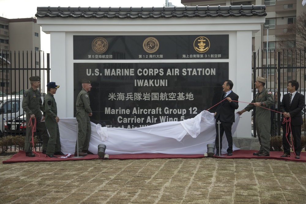 MCAS Iwakuni leadership unveils new station sign