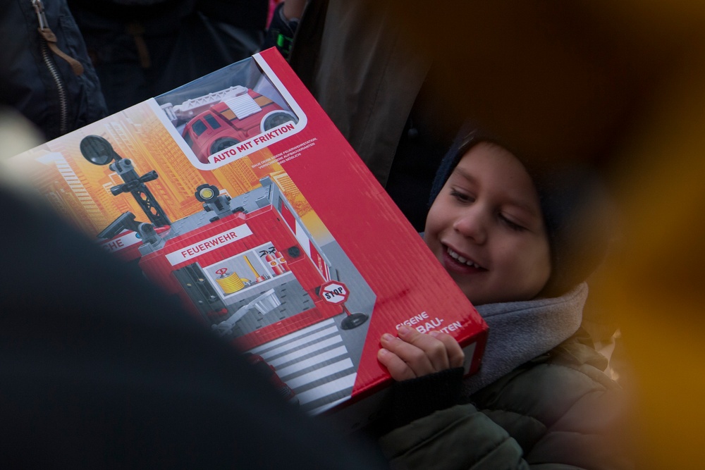 Santa, Elves jump for Operation Toy Drop 2018