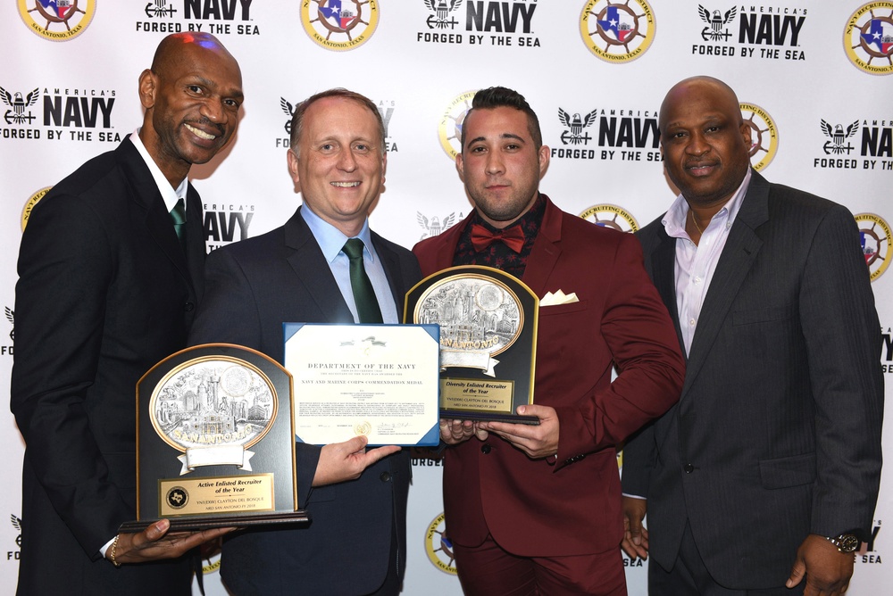 San Antonio Navy Recruiter earns Top Honors