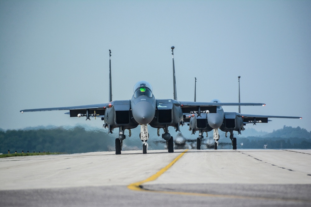 F-15E Strike Eagles taxi the runway