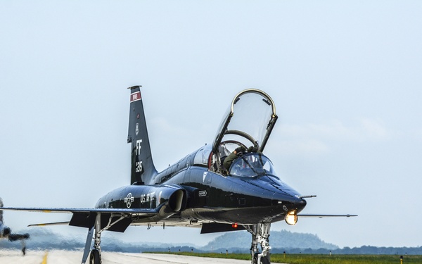 T-38 Talons taxi the runway
