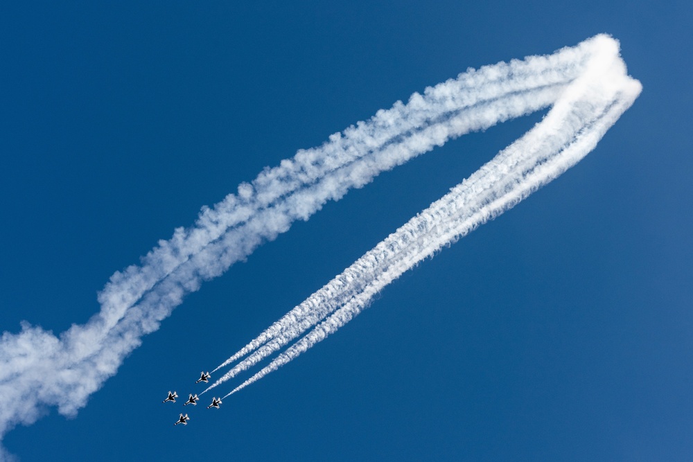 Thunderbirds perform at Mather Airshow