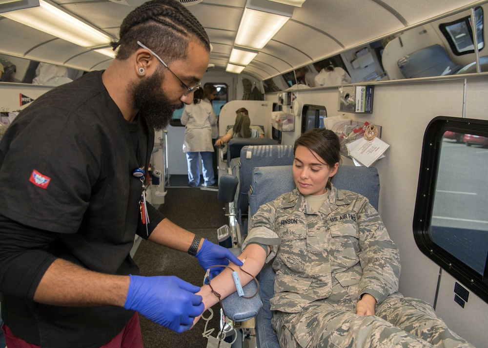 Base personnel donate blood