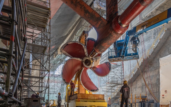 Nimitz propeller installation