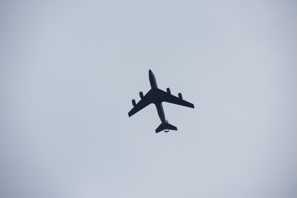 KC-135 Stratotanker touch and goes