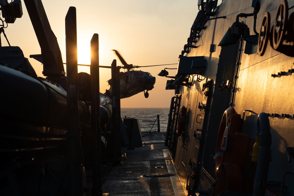 A MH-60S Sea Hawk lands aboard USS Decatur (DDG 73)