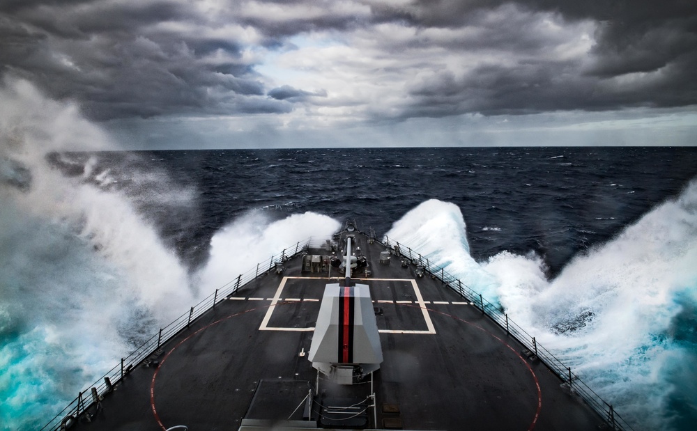 USS Jason Dunham (DDG 109) hits heavy seas